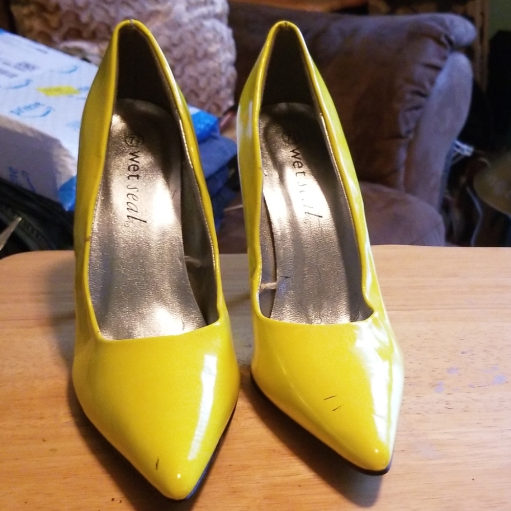 Such a cute shoe with some imperfections...